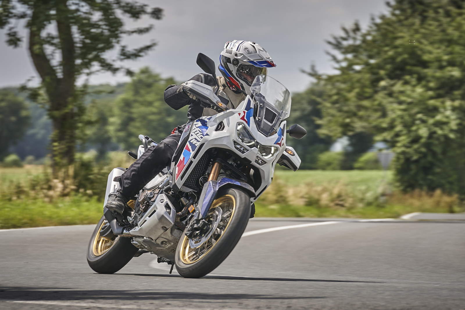 Honda Africa Twin CRF 1100 vs Moto Guzzi Stelvio